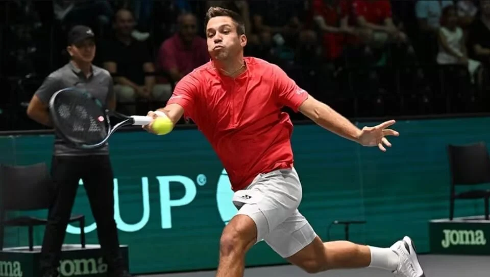 Alexis Galarneau's win propels reigning champion Canada to the Davis Cup Final 8.