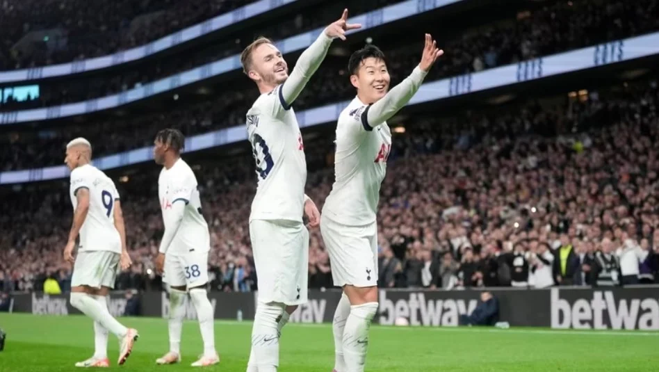 Tottenham players celebrating a goal.