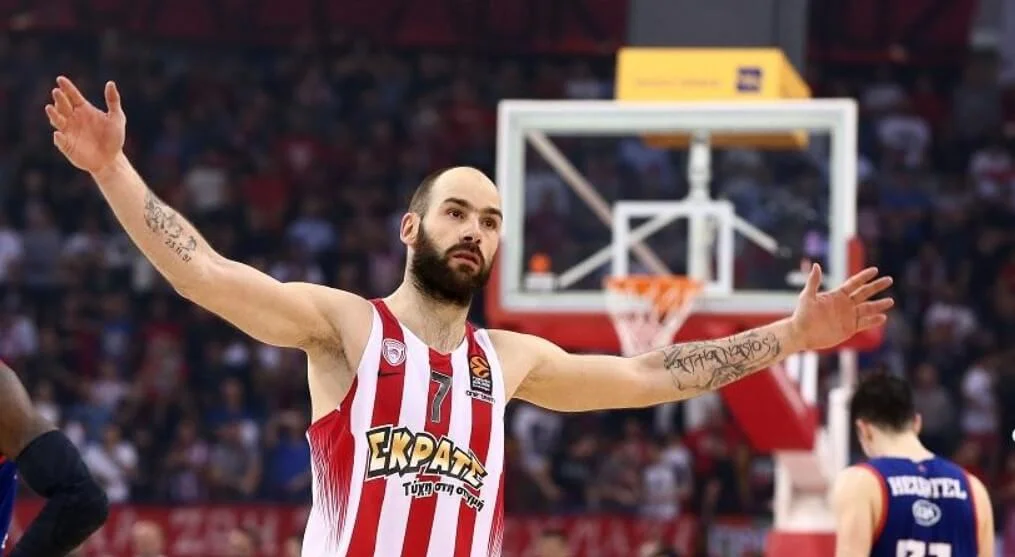 Vassilis Spanoulis, the face of European basketball, in action.