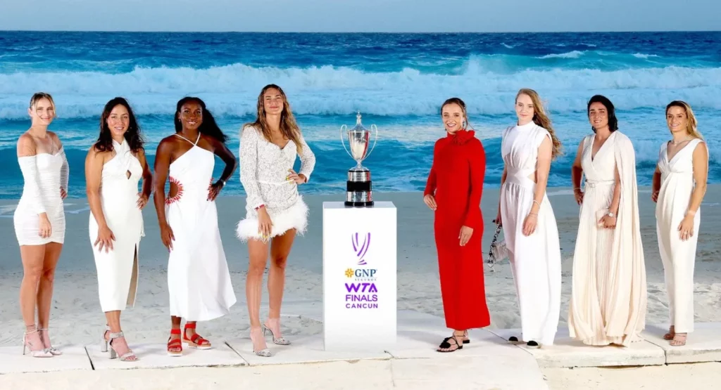 Finals participants in Cancun by the seaside during the ceremony.