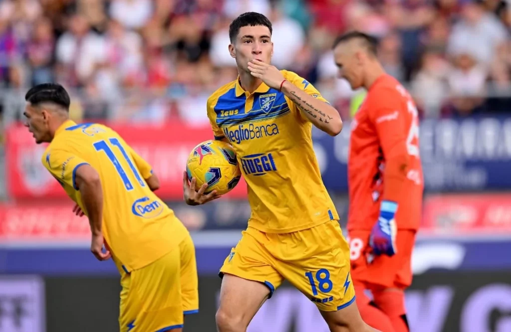 Frosinone player celebrating after scoring a goal.