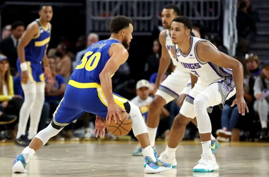 Intense moment during Sacramento Kings vs Golden State Warriors NBA game.