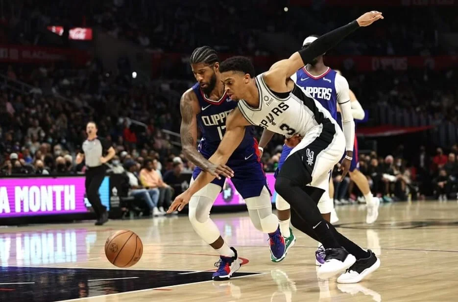 Spurs and Clippers athletes competing fiercely in their NBA enc.