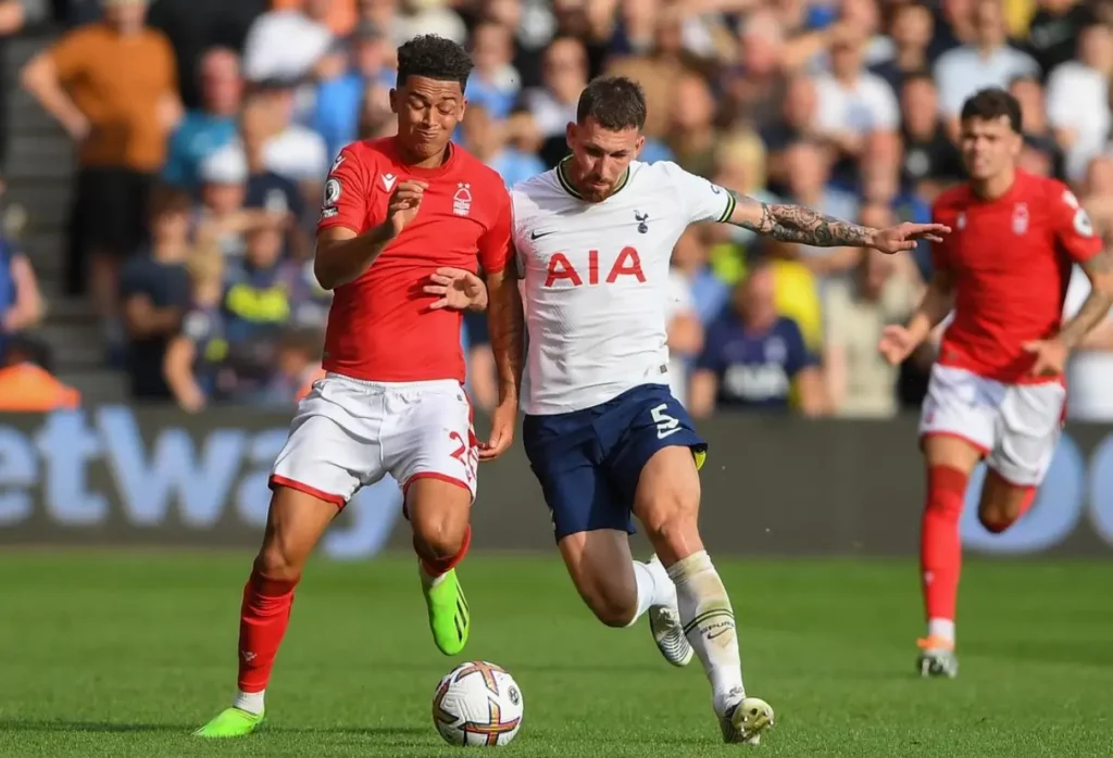 Dynamic play on the pitch in the Nottingham Forest vs Tottenham clash.