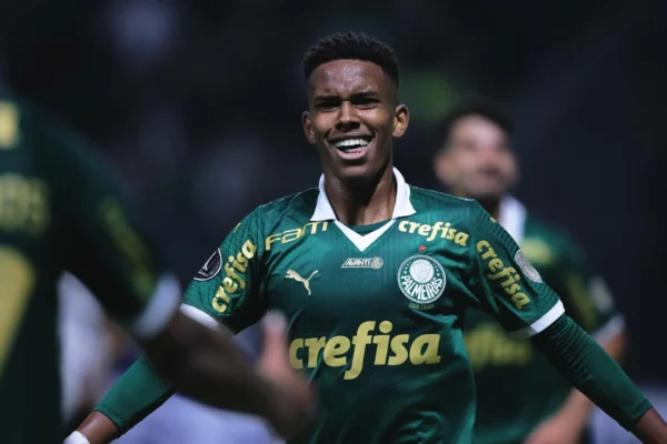 Palmeiras Ganha com Facilidade com Brilhante Desempenho de Estêvão