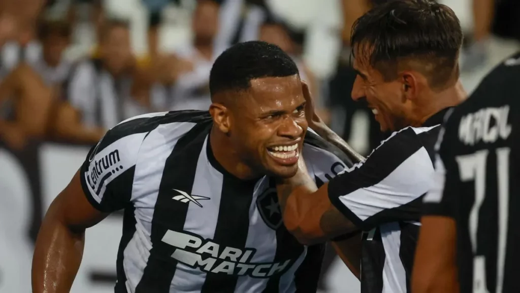 Botafogo Arrasa Atlético-MG: Briga pelo Topo!