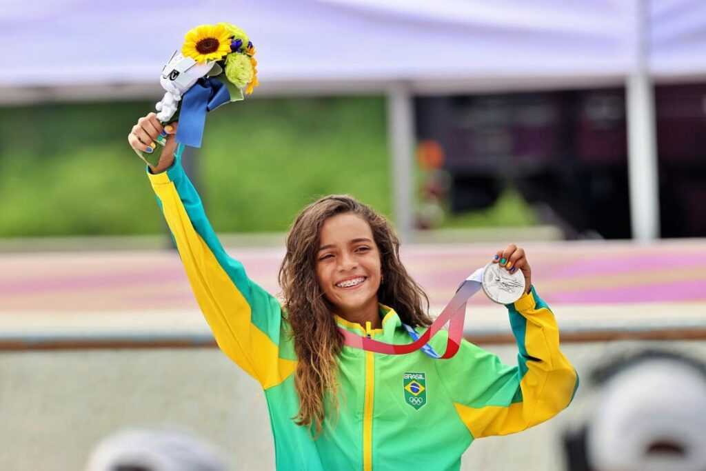 Rayssa_Leal_após_receber_a_medalha