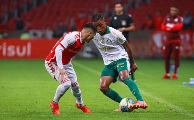 Palmeiras Arranca Empate Dramático no Beira-Rio