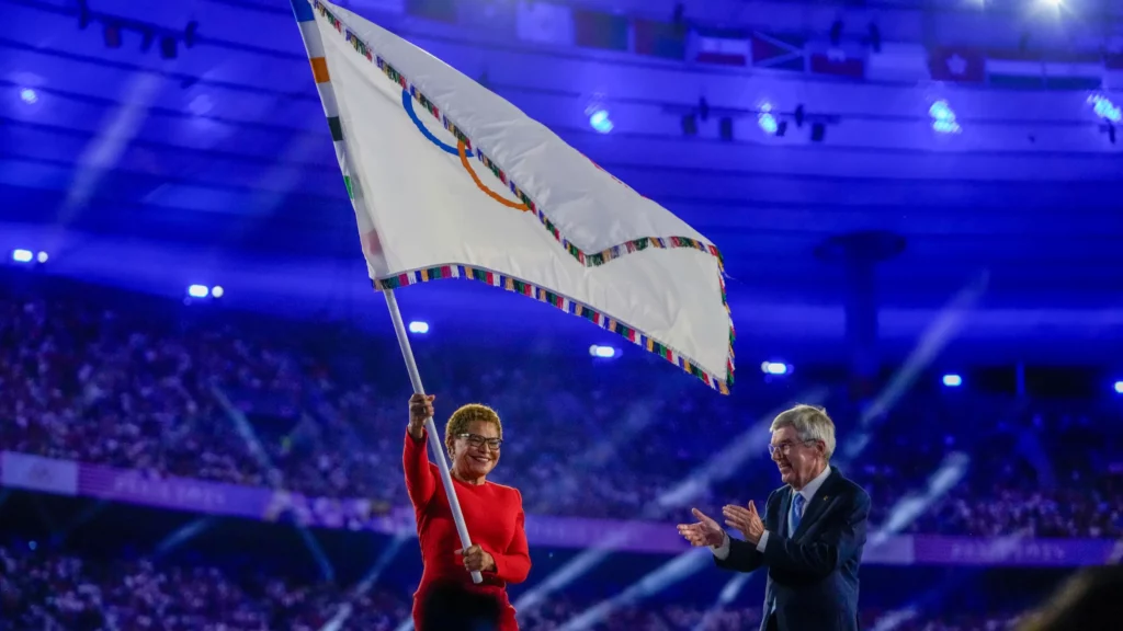 The Olympic flag moved to Los Angeles-1