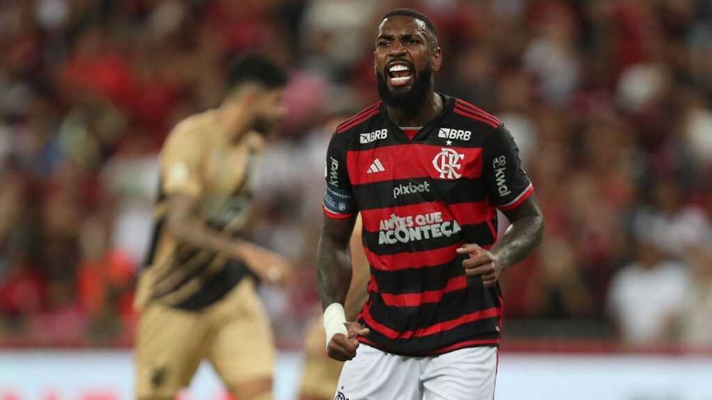 Flamengo vence Athletico-PR