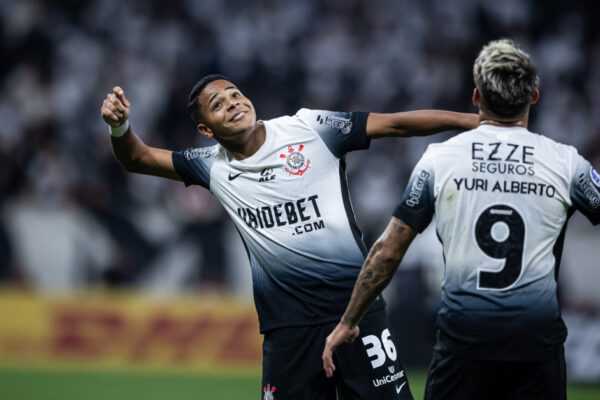 Corinthians Celebra Vitória que Renova Esperança