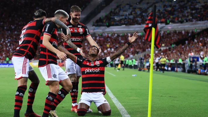 Flamengo avança na Copa do Brasil, mas enfrenta crise no ataque