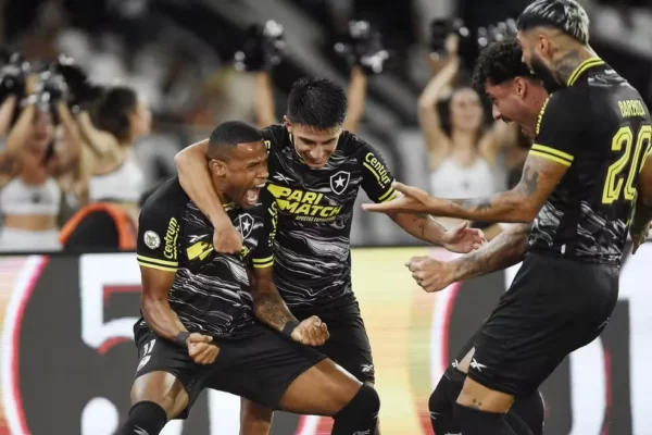 Botafogo domina Vasco, mas desperdiça chance de goleada