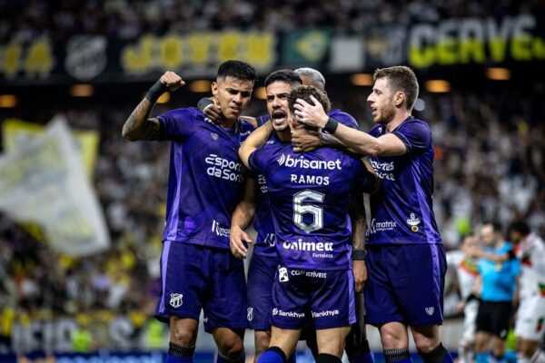 Ceará vence Avaí e adia classificação do Santos para a Série A