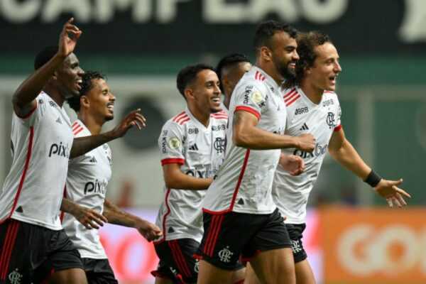 Flamengo vence Cruzeiro e sobe para 3º no Brasileirão