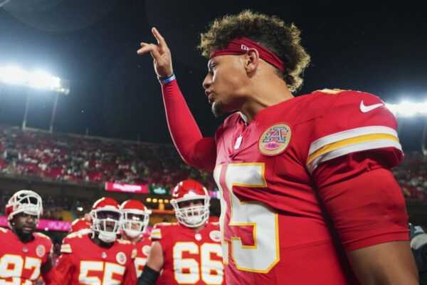 Mahomes Leads Chiefs to Thrilling OT Victory