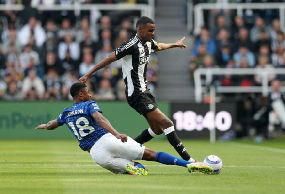 Isak saga overshadows Newcastle vs Liverpool as St James’ Park prepares for huge showdown