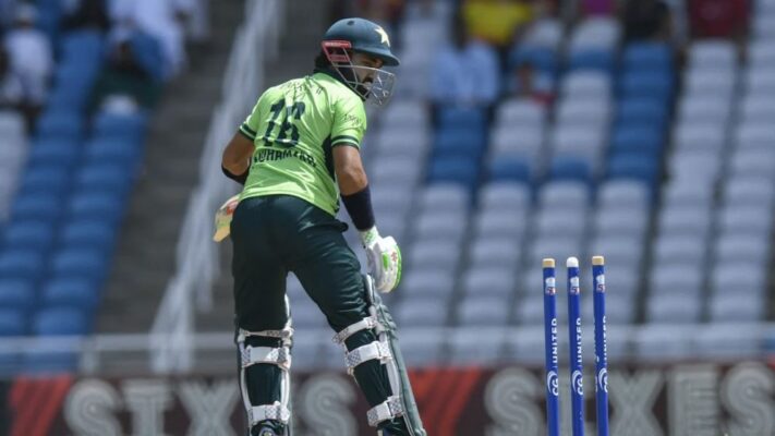 ৯২ রানে অলআউট, বাবরদের ধুয়ে দিলেন শোয়েব