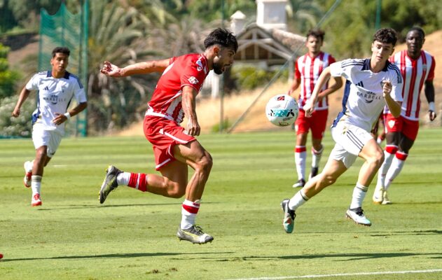 El Almería deslumbra con dinamita ofensiva y un inicio de temporada espectacular