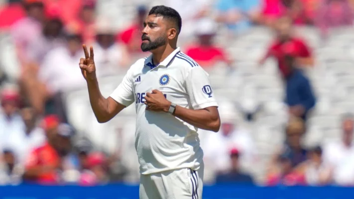 Team India: इंग्लैंड दौरा समाप्त कर स्वदेश लौटे मोहम्मद सिराज, गृह नगर हैदराबाद एयरपोर्ट पर आए नजर; वीडियो