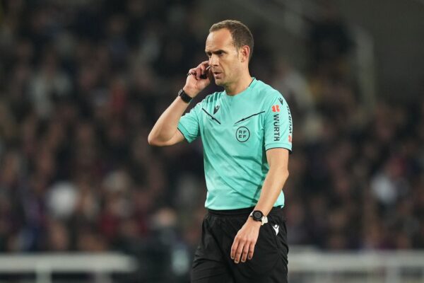 ভিএআর ত্রুটিতে বার্সেলোনার পেনাল্টি নিয়ে বিতর্ক, ভাইয়েকানোর ক্ষোভ