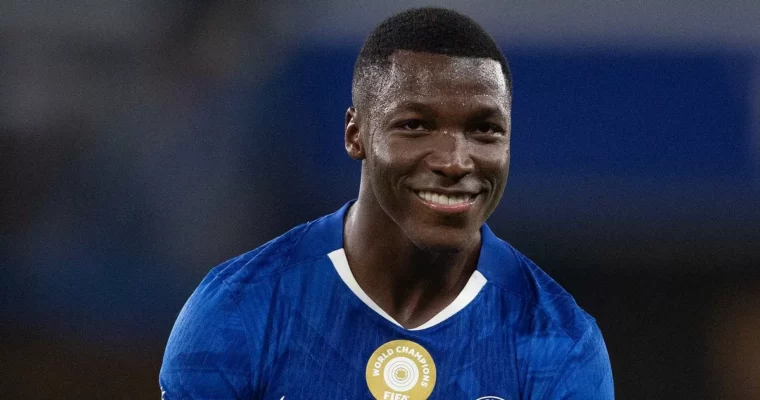 Moises Caicedo says he has ended ties with his agents in late night post