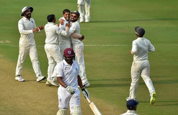 IND vs WI: ग्रीव्स-सील्स ने जीत का इंतजार बढ़ाया, सीरीज अपने नाम करने से 58 रन दूर भारतीय टीम; कुलदीप चमके