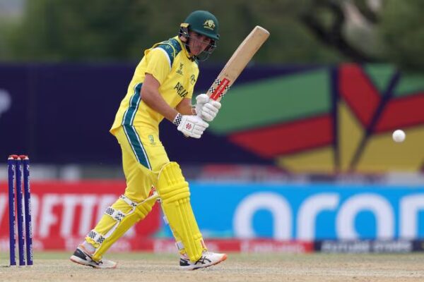 মালাইচুকের ঝড়ো সেঞ্চুরিতে অস্ট্রেলিয়ার সহজ জয়