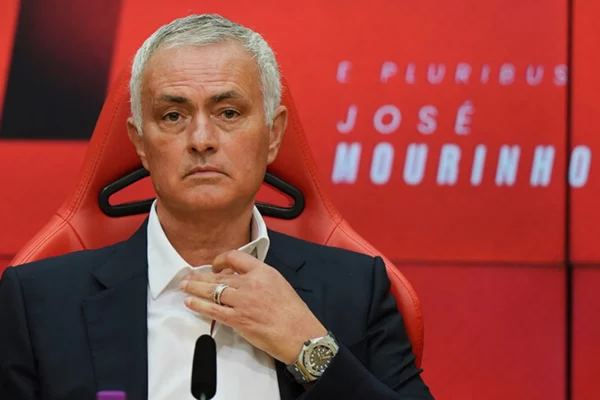 Жозе Моуринью резко раскритиковал свою команду после вылета из Кубка лиги