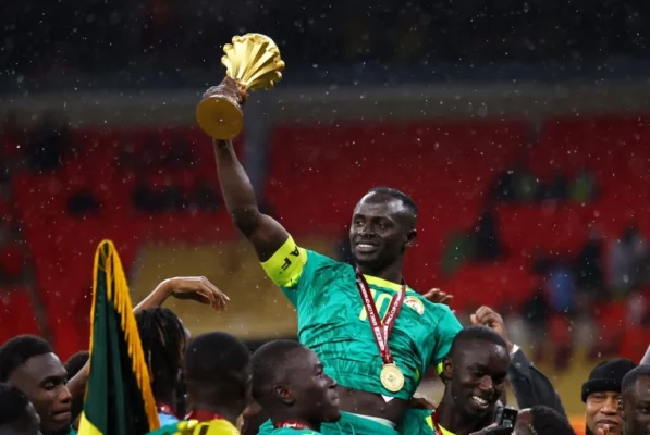 Senegal se corona en la Copa África tras final polémica contra Marruecos