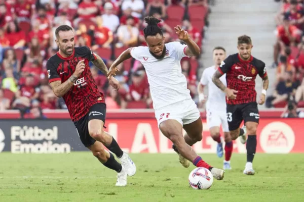Mallorca busca ganar al Sevilla y fichar en el último día del mercado