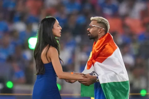 हार्दिक पंड्या और माहिका शर्मा का जश्न बना विवाद, सोशल मीडिया पर छिड़ी बहस