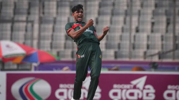 ফিরেই আঘাত মোস্তাফিজের, শুরুতেই ফিরলেন হেনরি নিকোলস