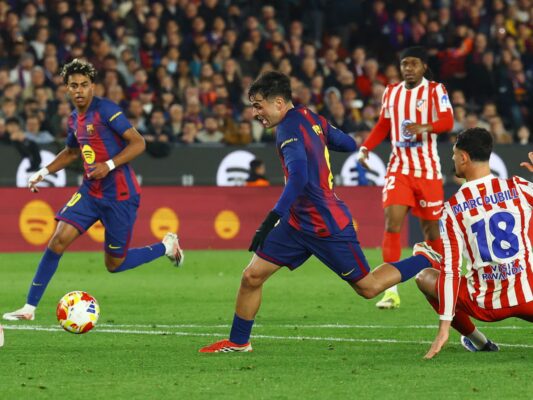 El Barça eleva su protesta por el penalti no pitado a Marc Pubill ante el Atlético
