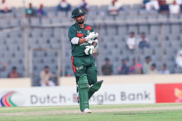 ডট বলের চাপে আর মিডল অর্ডারের ব্যর্থতায় থমকাল বাংলাদেশ